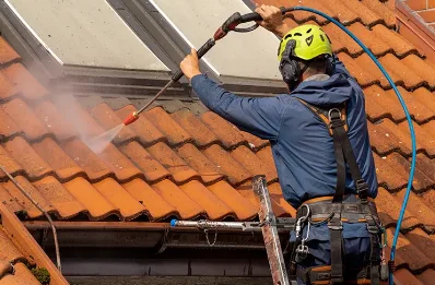 Démoussage et hydrofuge de toiture aux Éparres